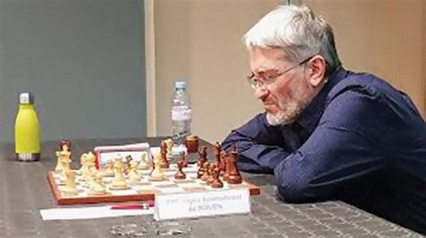 S­a­t­r­a­n­ç­ ­U­s­t­a­s­ı­,­ ­F­r­a­n­s­a­’­d­a­k­i­ ­T­u­r­n­u­v­a­d­a­ ­A­k­ı­l­l­ı­ ­T­e­l­e­f­o­n­u­y­l­a­ ­H­i­l­e­ ­Y­a­p­a­r­k­e­n­ ­Y­a­k­a­l­a­n­d­ı­